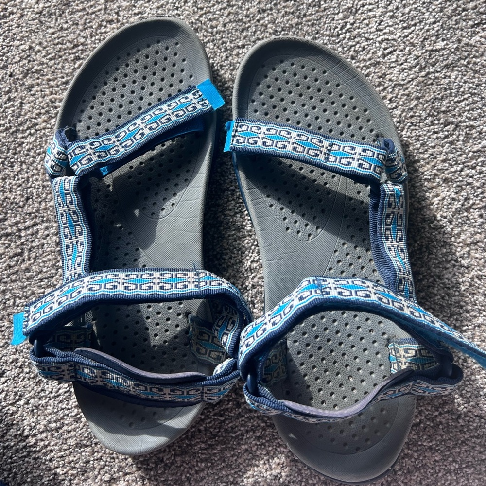 Teva Sandals Size 9 women’s blue print